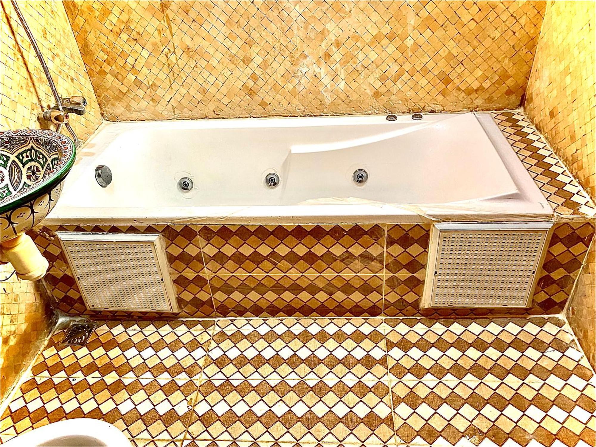 Riad Nezha Avec Jacuzzi Et 3 Piscines Au Coeur De Marrakesh Esterno foto